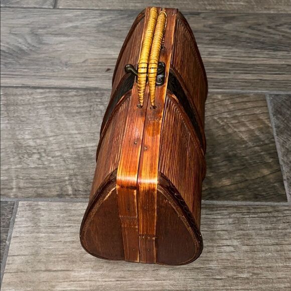 Vintage Wooden Handbag with Black Accent - Picture 4 of 5